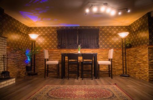Calgary House | Extra Spacious vintage styled basement apartment - private