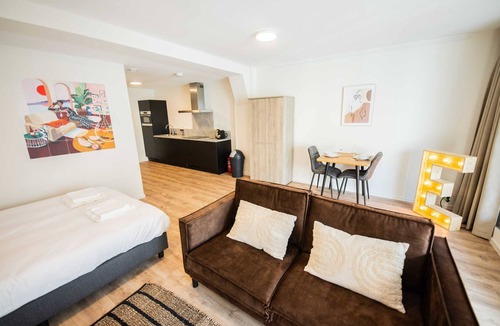 Kop van Zuid Apartment | Extraordinary serviced studio 47m2 -PRH15E-