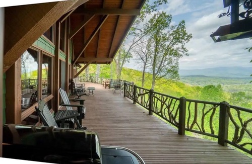 Young Harris House | Extraordinary Sunrise and Sunsets Views - Mountain Getaway