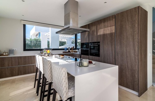El Paraiso Villa | Extravagant 5-BDRM Villa - HEATED POOL & GYM