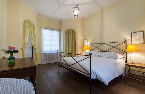 Dormelletto Villa | Eye-catching villa with pool in a huge private park! - Villa Monti