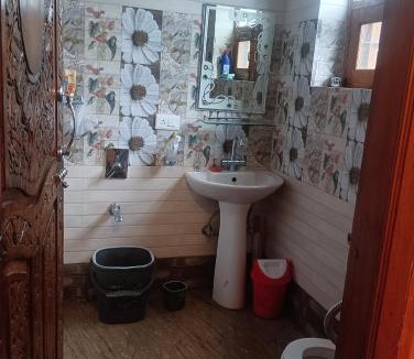 Nishat-Shalimar Hotel | Eyrie's Hut