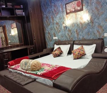 Nishat-Shalimar Hotel | Eyrie's Hut