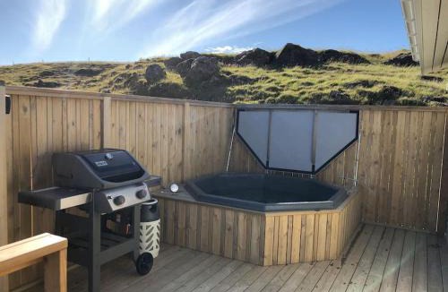 Selfoss House | EYVÍK Cottages - Private HOT TUB!
