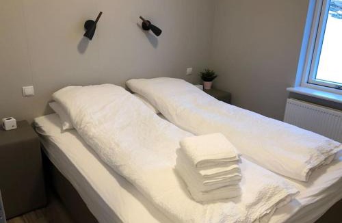 Selfoss House | EYVÍK Cottages - Private HOT TUB!