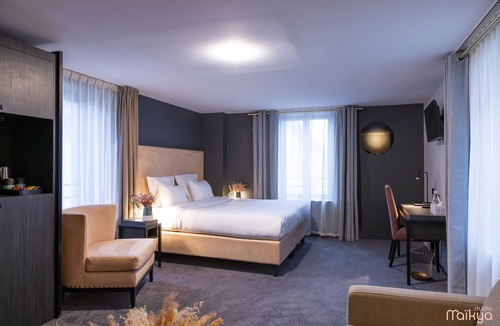 Montlivault Hotel | Ezia