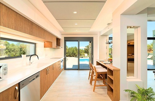 Mathes House | für 45 Personen in Chania, Kreta (West-Kreta) by Interhome