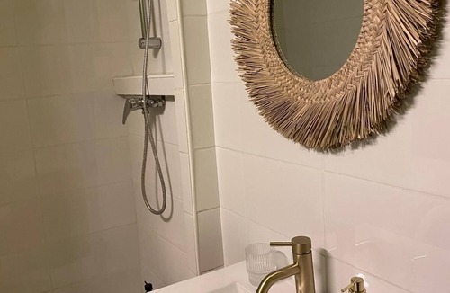 Figuerolles Apartment | F1 at Les Arceaux: trendy decor, bright, calm