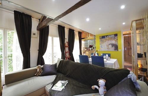 3rd Arrondissement Apartment | F1D Peaceful