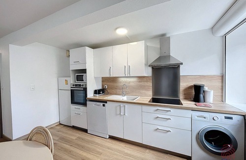 Lamalou-les-Bains Apartment | F2 with terrace, near Thermal baths, pets allowed, wifi, parking