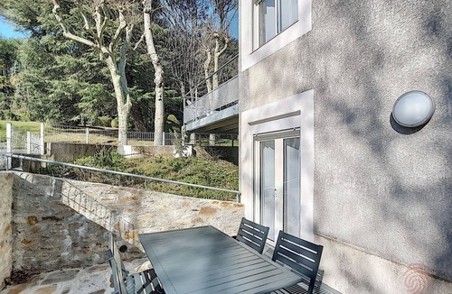 Lamalou-les-Bains Apartment | F2 with terrace, near Thermal baths, pets allowed, wifi, parking
