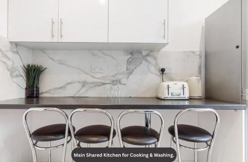Luton Apartment | F4 Modern Studio Flat - Prime TV - Parking - Wi-Fi