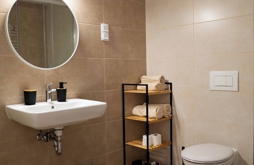 Nepszinhaz negyed Apartment | f5 studio Budapest 211 - is a stylish apartment located in the downtown