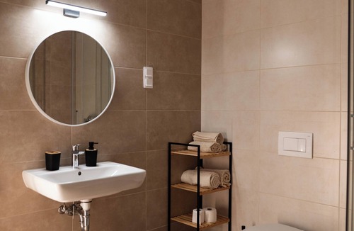 Nepszinhaz negyed Apartment | f5 studio Budapest 211 - is a stylish apartment located in the downtown