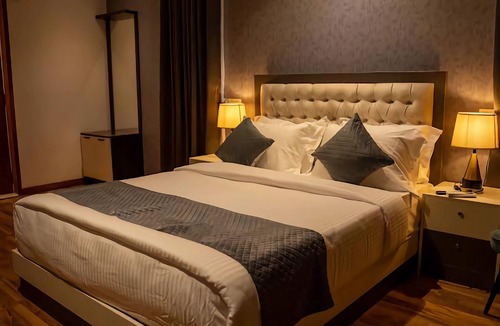 Thrippunithura Hotel | FA GARDENS