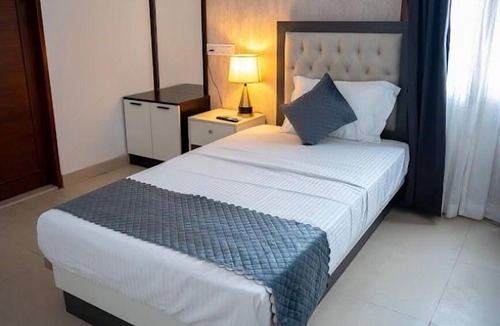 Thrippunithura Hotel | FA GARDENS