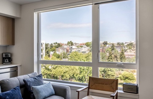 Broadway Apartment | Fab Capitol Hill 1BR w/BBQ, W/D & Lounge, nr Dining, by Blueground