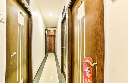 Sakinaka Hotel | FabExpress Bently Palace
