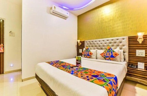 Sakinaka Hotel | FabExpress Bently Palace