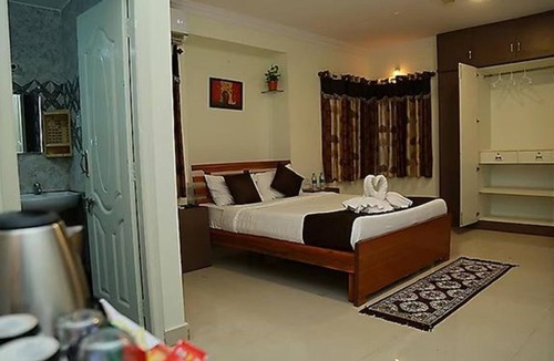 Vyalikaval HBCS Layout Hotel | Fabexpress Mann Pasand Inn
