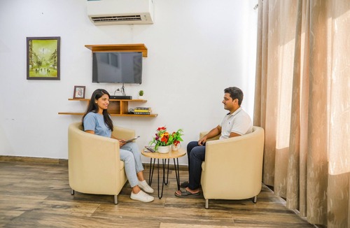 DLF City Hotel | FabHotel Aravali Suites - DLF Phase 3