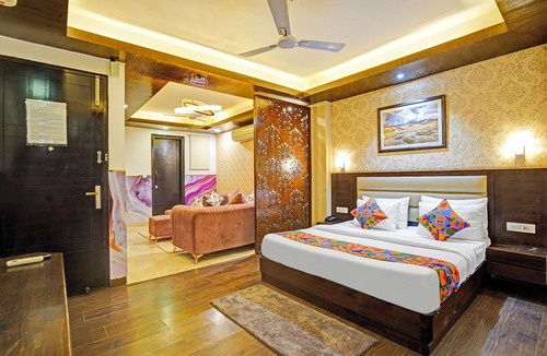 Patel Nagar Hotel | Fabhotel Galaxy