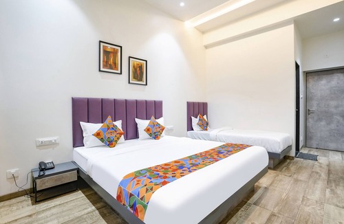 Goregaon West Hotel | Fabhotel Global Spaces