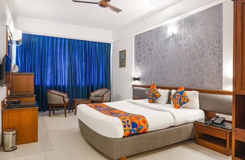 Gultekdi Hotel | FabHotel Golden Emerald
