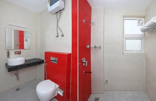 Sector 31 Hotel | FabHotel Golden Leaf