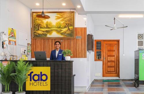 T Nagar Hotel | FabHotel Hathvik Park