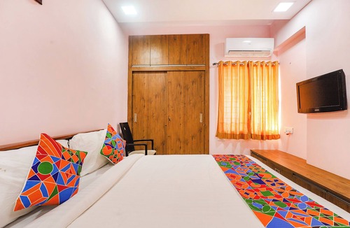T Nagar Hotel | Fabhotel Hathvik Park