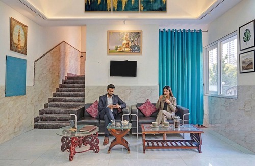 Sector 70 Hotel | Fabhotel Hm Residency