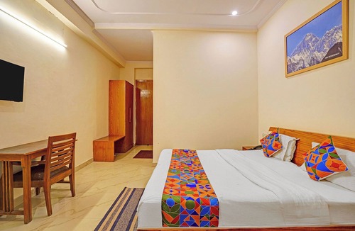 Sector 70 Hotel | Fabhotel Hm Residency