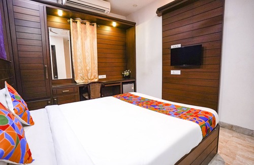 Chromepet Hotel | FabHotel MM Residency