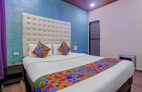 Parel Hotel | Fabhotel Om Residency