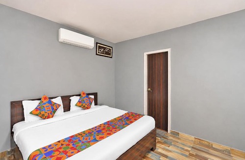 Noida Hotel | FabHotel Pillow & Pesto