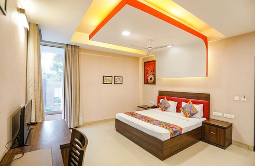 Noida Hotel | FabHotel Pine Tree