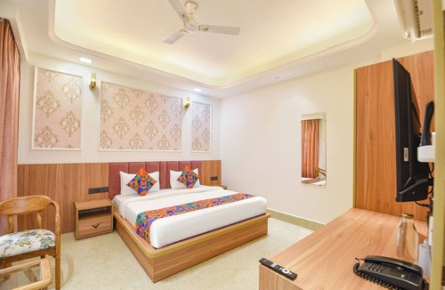 DLF Phase 5 Hotel | Fabhotel Prime Atithyam
