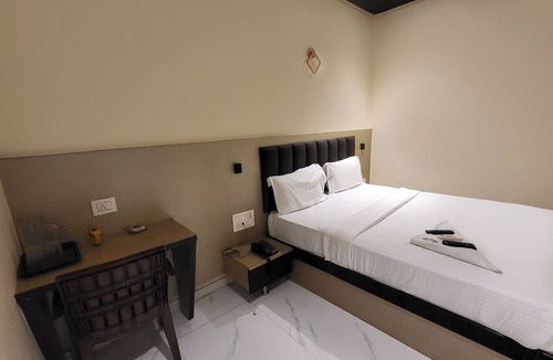Dharavi Hotel | Fabhotel Prime Land