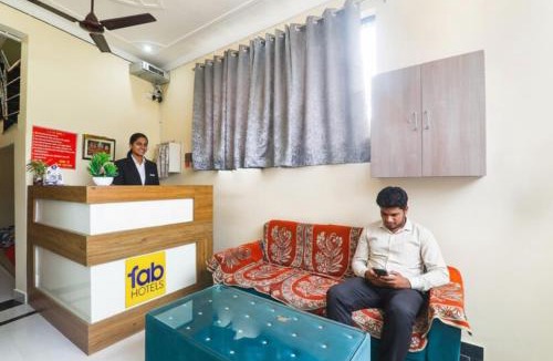 Ayodhya Hotel | FabHotel Rameshwaram Guest House - 500m From Ram Mandir
