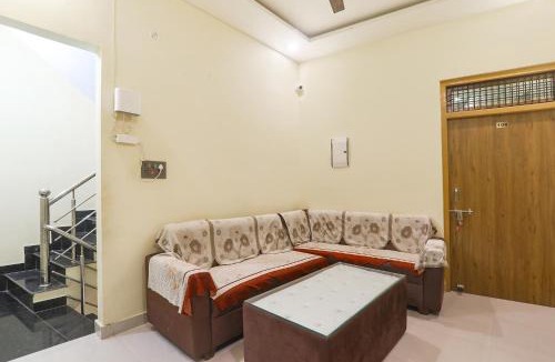 Ayodhya Hotel | FabHotel Rameshwaram Guest House - 500m From Ram Mandir