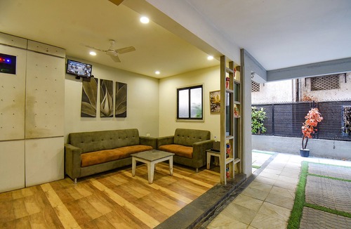 Pune Hotel | FabHotel Royce Studio