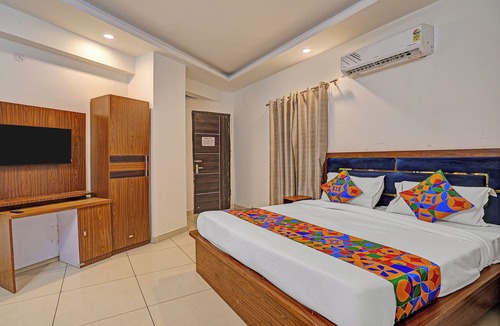 Sector 62 Hotel | Fabhotel Satya
