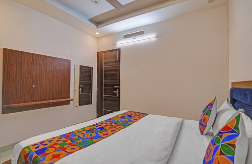 Sector 62 Hotel | Fabhotel Satya