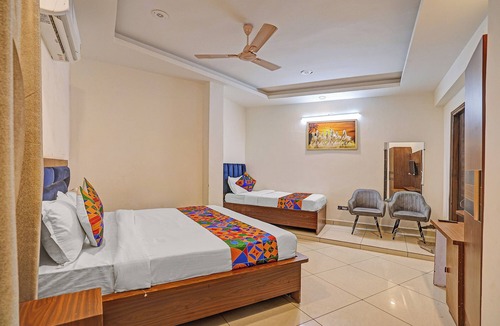 Sector 62 Hotel | Fabhotel Satya