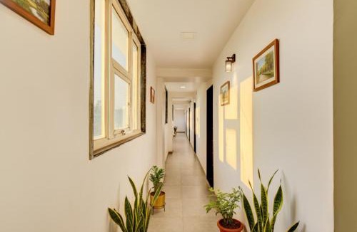 Rajgurunagar Hotel | FabHotel World King