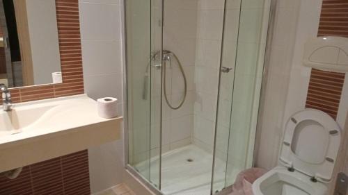 Sector 4 Hotel | FabiRooms