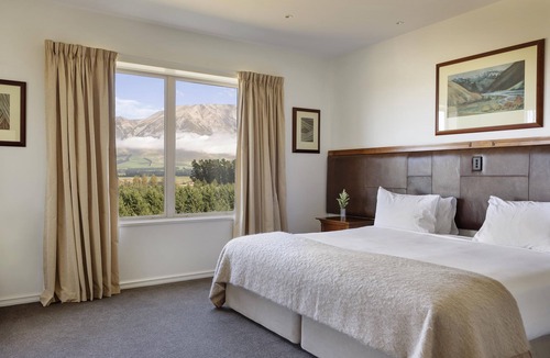 Windwhistle Hotel | Fable Terrace Downs Resort by Mgallery