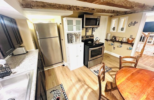 Lagrangeville Cottage | Fabulous 2-bedroom Creekside cottage on the historic Collins Estate.