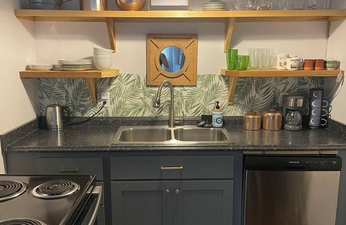 Broken Arrow House | Fabulous 2 bedroom Bungalow in Charming Rose District, Downtown Broken Arrow